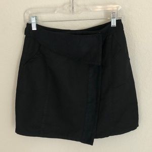 $15💕 SISTERS Black Wrap Skirt